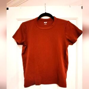 Uni Qlo t-shirt